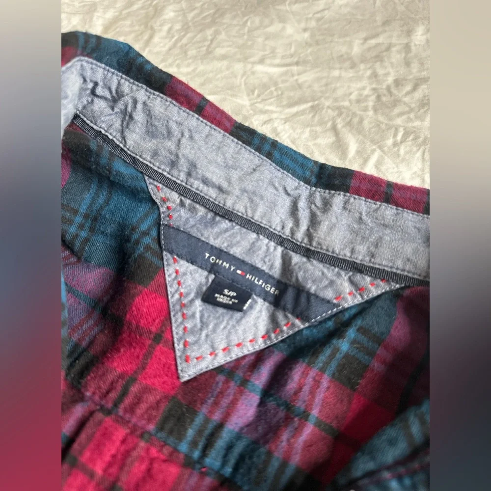 Tommy Hilfiger long sleeve shirt size Small